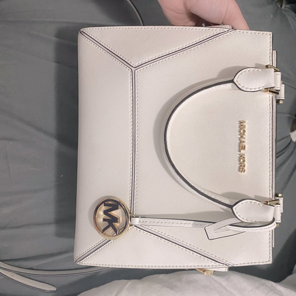 Micheal Kors Purse- full white